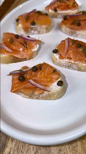 Easy Smoked Salmon Crostini Recipe | Perfect Appetizer for Holidays & Gatherings #appetizer #cooking