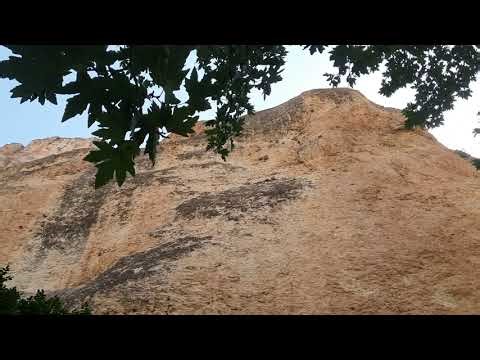 Humming by the mountain river