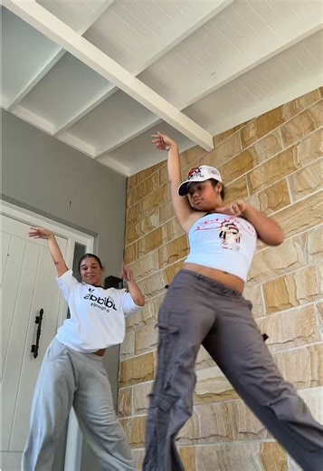 Ultimate Dance Duo Performance with Summer Walker