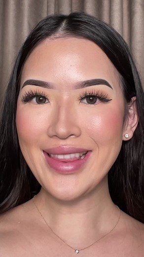 I’m in love!! Like seriously how can a bullet lipstick be transfer proof?💄 #narsissist #narscosmetics #narslipstick #narspowermattelipstick #narspowermattelipcolor #powermattelipstick #longlastinglipstick #transferproofmakeup #transferprooflipstick #redlipstick #makeupreview #makeuptoks #firstimpression #StemDrop001 #mangomoniica @narscosmetics