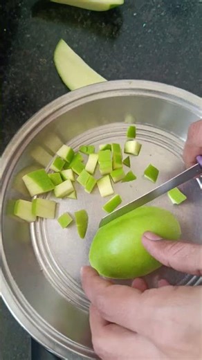 झटपट कैरीचे लोणचे..! instant mango pickles 🥭