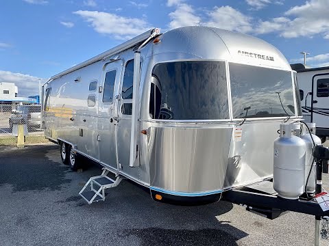 2023 Airstream 30 Foot Classic Rear Twin Bed Tour