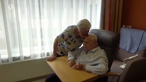 "Zijde content van mij te zien?" "Altijd." Zoete herenigingen in de woonvlogcentra.❤️ #Iedereenberoemd | VRT 1