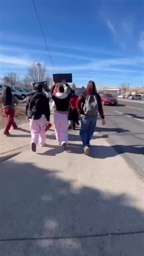 « Would love to stay anonymous but here’s a video of Wooster High School students having a walkout out protesting against ICE » earlier today … #renoprotest #renoactivism #studentsofreno | Our Town Reno