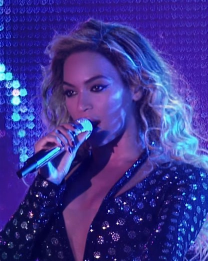 Fan Account ✨ on Instagram: "Sufrboard, surfboard - - - - #beyoncé #mrscartertour #drunkinlove #beyhive #fyp"