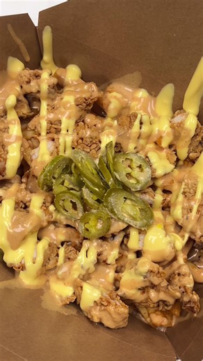 WARNING: This video will make you hungry🔥 Our NEW Loaded Chicken Zinger Fries just dropped at Aladdin’s Shawarma in Greensboro! Crispy golden fries piled high with crunchy chicken zinger… Smothered in melted cheese 🧀 Drizzled with our signature zinger sauce Finished with a jalapeño kick 🌶️ Saucy. Crunchy. Fully loaded. Don’t say we didn’t warn you 👀 Available now — come see what the hype is about. 📍5103 W Market St, Greensboro, NC - #greensboronc #greensborofood #greensboroeats #zinger