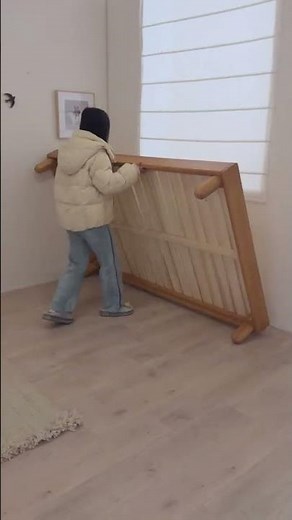 もう畳ベッドだけに注目しないで！このオール無垢材のフロアベッドは、コンパクトなお部屋にぴったりの最高の家具です。 #home#ベッド #おしゃれ #furniture #home #bedroom