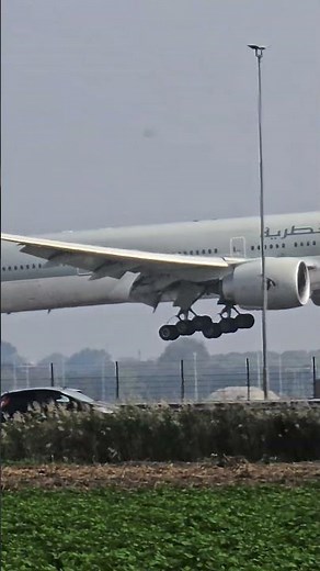 Stunning Qatar Airways Boeing 777-300ER Arrival At Amsterdam 🇶🇦➡️🇳🇱