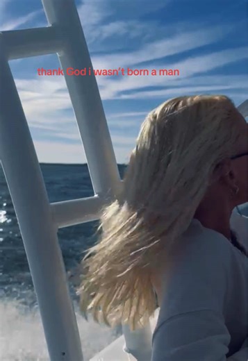 soph (@spitchfork)’s video of man