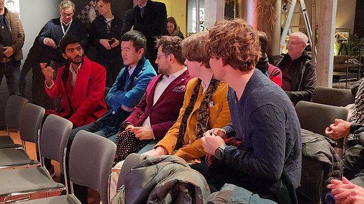 31 reactions | They are world class GMs but sometimes the rules of castling in Chess960 can get complicated! Check out this video where Magnus Carlsen and Gukesh along with other players discuss the rules of castling with chief arbiter Johann Gregor and make sure that they know it well. Video: ChessBase India #Chess #ChessBaseIndia #magnuscarlsen #Freestylechess | ChessBase India | Facebook