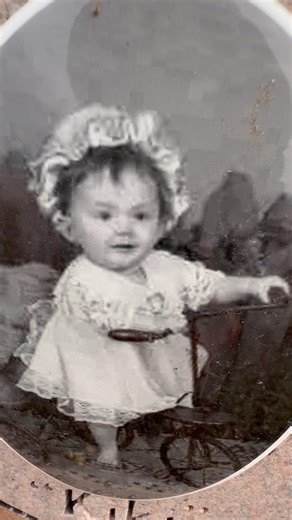 Kiki died in 2005 ￼