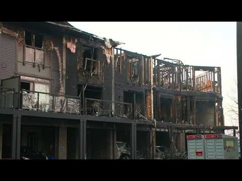 Hamilton firefighters battle major fire at Stoney Creek townhouses
