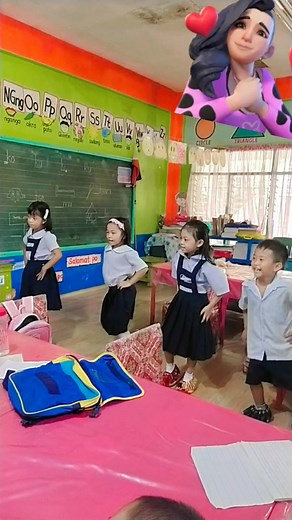 Practice Moving Up Song "Kaya Natin 'to" #kinder #kindergarten #kindergartenjourney #kindergartenactivities Ruth Hilario Parambita-Ostia Regemar Lamberte Rosalie Estillana #follower #kindergartenlife | Maria Racil Recare Gutierrez