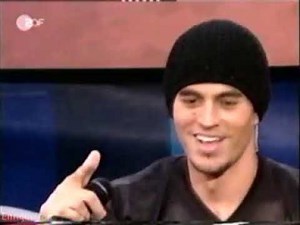 Enrique Iglesias - Escape @ NFL Kickoff Live Performance 2002