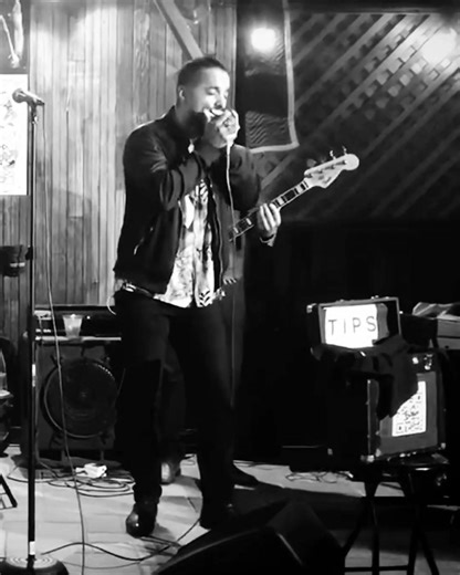 115K views · 5.8K reactions | Here's another one of me blowin' some slow, slow blues thru a 90s Fender Vibrolux Reverb. Hope you dig these sounds  . . Video - Thomas Hayes | Aki Kumar | Facebook