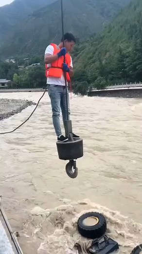 178K views · 443 reactions | JCB Rescue from Water #JCBRescue #CraneOperation #RiskyWork #WaterRescue #PerfectExecution | ताज़ा खबर | Facebook