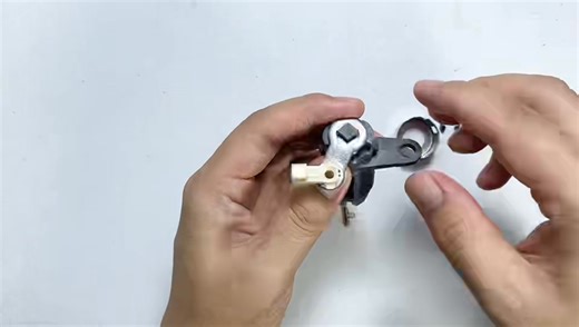 How to get key bittings from Hyundai door lock(HY22）and get a new key by 2m2tank CNC key cutting machine ？ | JMD Jacky Joyce Tank