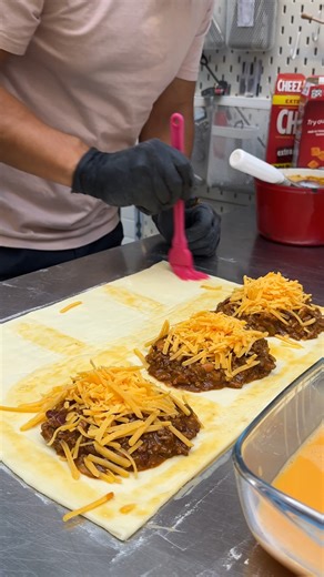 816K views · 1.7K reactions | Chili Stuffed Fried Nachos! Bite into bold chili crunch  | Chefclub Network | Facebook