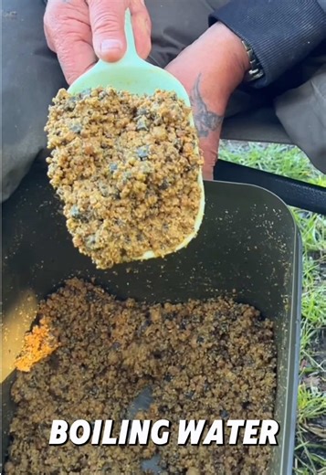Make a STODGEY boiling ♨️ mix! 🎣 Want to make sure your iSCREAM Boilie Crumb sinks to the bottom? 🤔 Get the kettle boiling 🥵 That’s the advice from @ianrussell46 👊 Adding boiling water 💦 and small pellets to your B8M8 👨‍🍳 crumb makes the mix heavier, so it binds together better and sinks to the bottom quicker — perfect if you want to fish crumb in choppy 💨 conditions! 👌 Sounds simple — works like magic! ✨ #carpfishing #fishing #angling #onemorecast #fishingbait