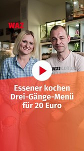 🧑‍🍳 Ein Drei-Gänge-Menü für vier Personen zubereiten, mit Zutaten im Wert von nur 20 Euro, und das auch noch innerhalb von zwei Stunden – inklusive Einkauf 🛒: Dieser Herausforderung haben sich Anna und Oliver gestellt. Das Paar aus Essen-Frintrop hat bei der Sat.1-Show „Das Schnäppchen-Menü“ mitgemacht. 📺 Wir haben die beiden besucht und uns auch erzählen lassen, in welchen TV-Sendungen sie noch so mitgemacht haben. Den Artikel findet ihr im ersten Kommentar. Was würdet ihr für 20 Euro koche