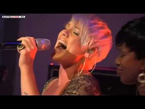 Pink unplugged with VW Polo