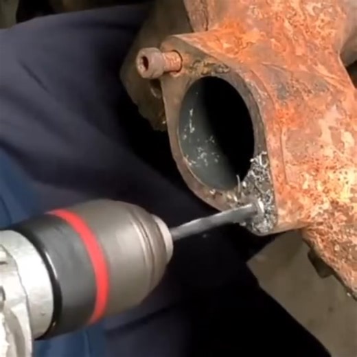 Our extractor set is the ideal tool for removing broken screws, bolts, threaded pipe sections, pins, and more! ✅ Easy to use ✅ Saves time and hassle ✅ Perfect for DIYers and professionals 👉 Get your set now and put an end to stuck screws! | Tofreshaim