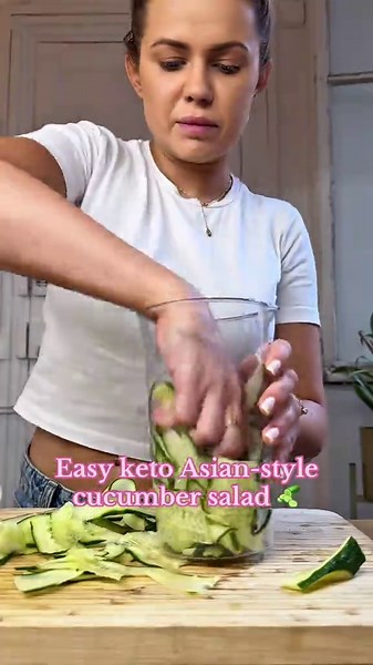 EASY Keto Asian-Style Cucumber Salad Recipe