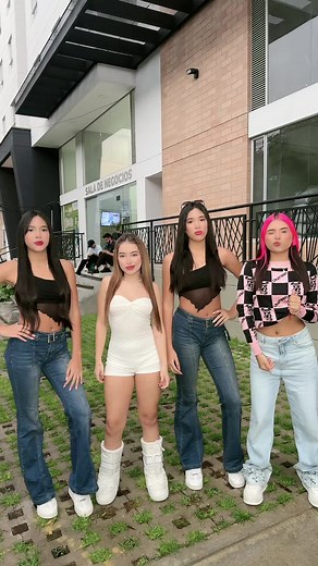 Las Gemelas del Free: Baile y Diversión en Directo