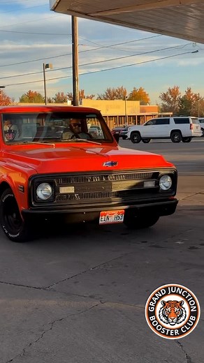 🐯🖤 TIGER PROUD. COMMUNITY STRONG. 🧡⛽️ Huge shoutout to our friends at Exxon / Alta Convenience Stores for fueling the Tiger spirit and donating to the One Week To Give. One Big Difference. Campaign. Their generous donation will help the Grand Junction Booster Club to fund 41 requests from clubs, classrooms, teachers and teams to the tune of $37,054. Next time you’re out and about in the Valley, choose Exxon / Alta Convenience Stores — whether you’re filling up your tank, grabbing a drink befo