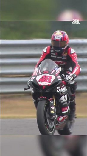 😱 CRAZY SAVE! Max VanDenBrouck pulled off an impressive save at the Ridge #Motorcycle