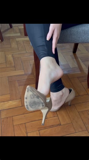 Summer on Instagram: "Sit there and watch me dangle my heels ✨ _________________________ #dangling #cleavagearche #shoedangling #shoeaddict #toecleavage #pezinhos #tickle #heelpopping #myfeet"