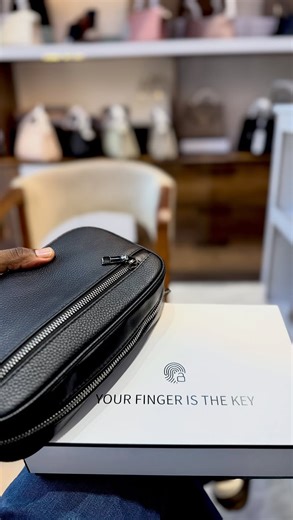 Mziwanda Genuine on Instagram: "GENUINE SMART HANDBAG ⬇️⬇️⬇️LIMITED STOCK 🔥🔥 🔥 FIPILOCK Smart Bag (FINGERPRINT) Your finger is The Key✅ What You Get Inside the Box Bag , user manual guide, USB type C, KEY Price• 130.000/= & 150.000/-💰 Delivery Service ✅ Call☎️ +255745783470"