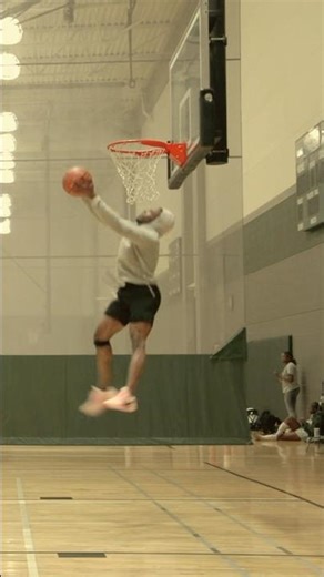 5'9 Dunks Barely Even Trying 👀