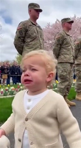 Baby Cries Hugging Teddy Waiting For Dad 🥺❤️ #army #military #militarylife #emotional #viralvideo