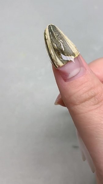 Sunflower Seed Manicure Tutorial