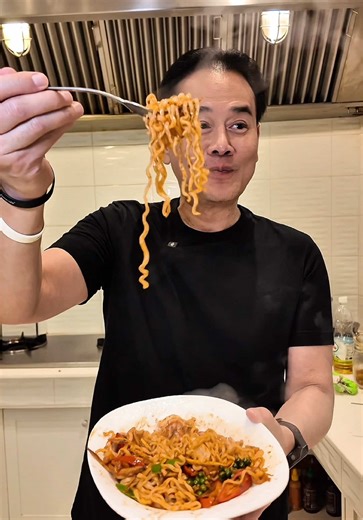 บะหมี่มาเฟียผัดฉ่า ทะเล สูตรง่ายในกระทะเดียว