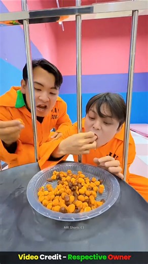 कैदी कुरकुरे खाये 🤡🤣~ mini wood toy-woodworking art skill wood _ hand crafts #shorts