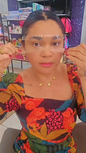 Clapi Espaço Feminino on Instagram: "Aquele Glitter Maravilhoso para montar sua make de Carnaval... vc encontra na Clapi 💜"