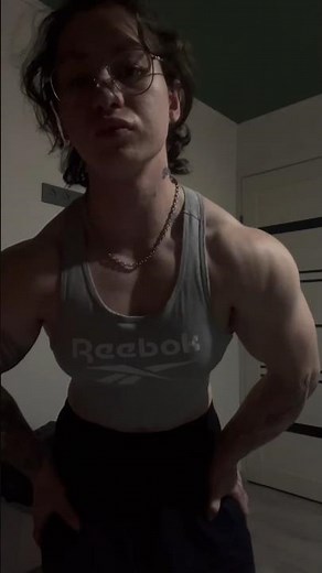 My HUGE muscles 💪🏻🔥 Female bodybuilder Aishat Zhanikaeva 🔥 Flexes PUMPED muscles #shorts #motivation