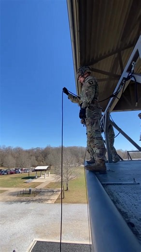 225K views · 3.6K reactions | Instructors demonstrating rappelling techniques at The Sabalauski Air Assault School at Fort Campbell, KY. Hooah #airassault #vetradiosyndicate #training #rappel #rappelling #usmc #freedom #navy #airforce #marines #airforce #freedom #blackhawkhelicopter #airborne | Vet Radio Syndicate | Facebook