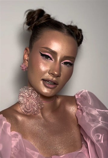 LORENA GREȚCU | MUA pe TikTok