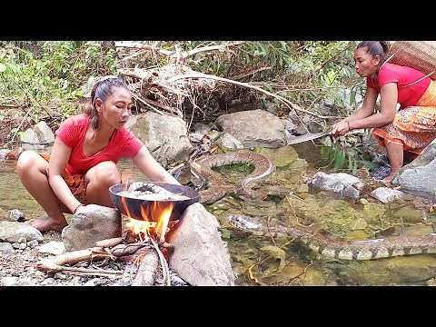 Catch a big snake in the river and cooking tasty - Snake soup delicious for dinner
