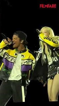 Bruno Mars Joins Rosé Onstage For A Surprise ‘APT.’ Performance