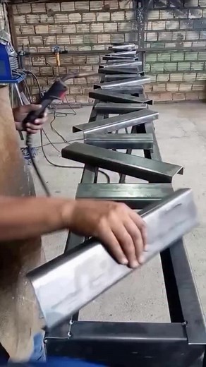 7.9K views · 19K reactions | Jueves de #tbt - Como se realiza las cerchas o vigas tipo celosía #acero #estructurasmetalicas #construccion #estruturametalica #construction | Estructuras Metalicas Acecol | Facebook