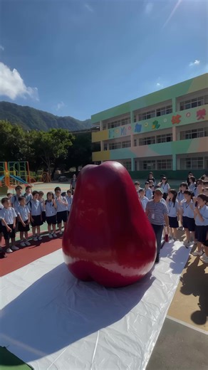 Khám Phá Sáp Táo Khổng Lồ: Cảm Nhận Vị Giải Khát