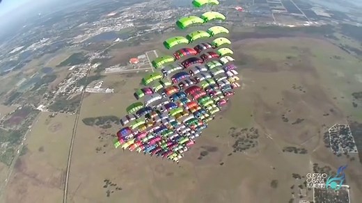 Now that is something we do not get to see every day! 🧐 This record-breaking 100 Way Canopy formation is mesmerizing from build to break off. 🤯 😍 What an incredible team effort! 🎥 Gustavo Cabana #CanopyFormation #worldrecord #skydive | International Skydiving Commission
