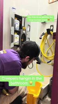 WHY YOU CREEPERS IN THE BATHROOM 😆🤔 #fyp #creeper #funny #work #mop
