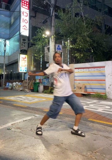 Dance in Sandals on the Streets of Seoul — Brotherhood Performance
