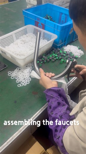 Jiumujiu | ❤️assembling the faucets. Contact below for more choices: info@jiumujiubf.com WhatsApp: +86 19146811658 #bathtubfaucet #tubfaucet... | Instagram