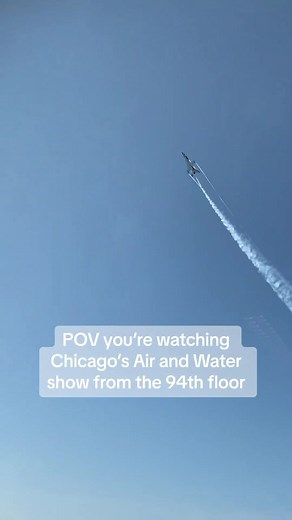 Name a better view than this. We’ll wait... 🎥 @Morgpatt #360chicago #cloudbarchicago #thunderbirds #fighterjet #views #lakemichigan #airandwatershow #chicagoairandwatershow #chicagoairandwatershow2023 #hancock